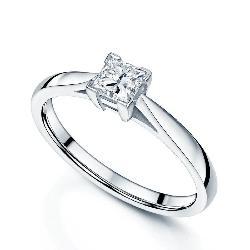 Simple platinum engagement rings for women-Platinum GIA Certificated Princess Cut Diamond Solitaire Ring