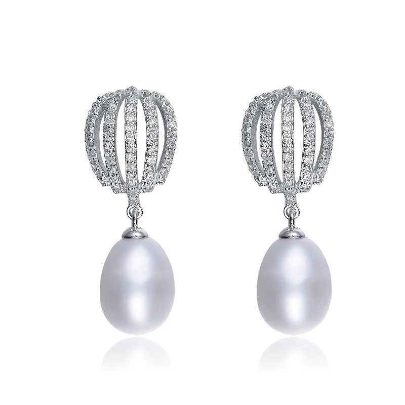 Classy earrings for women-Léa Pearl Drop Earrings