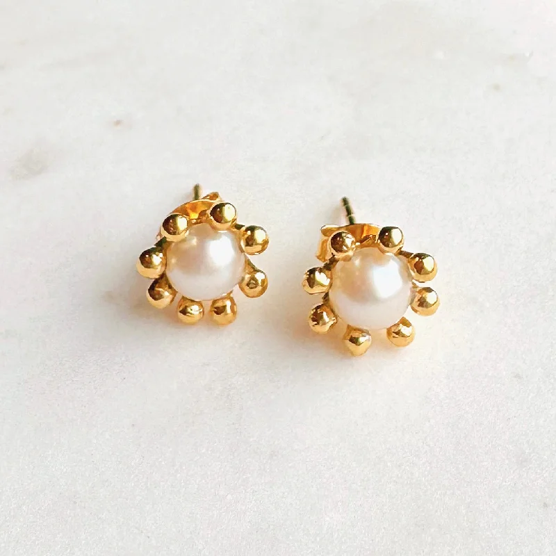 Butterfly earrings for women-Starburst Gemstone Stud Earrings: pearl