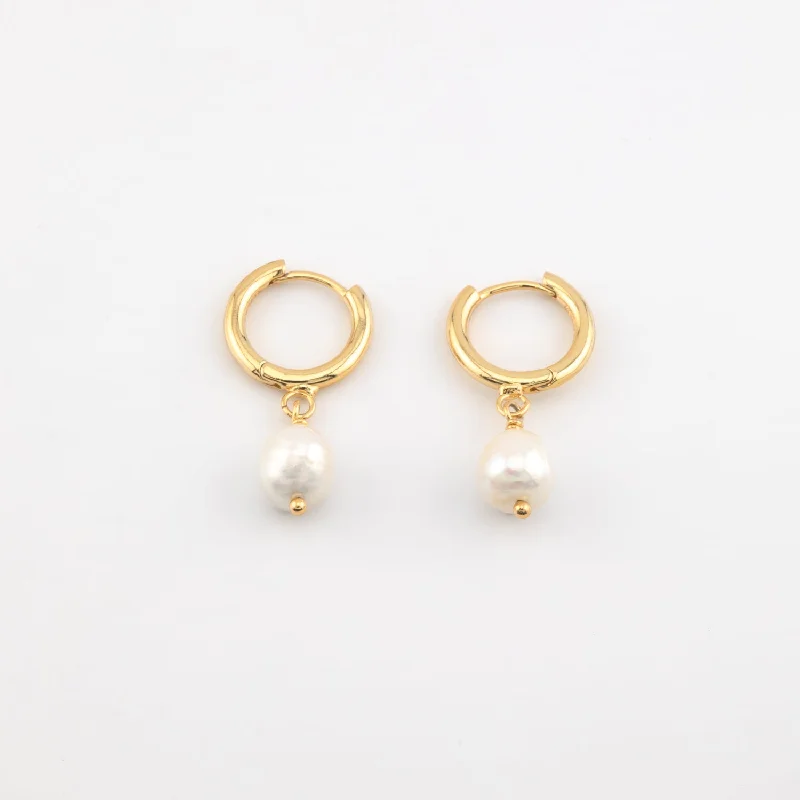 Statement diamond earrings for women-Shoreline Pearl Hoop Earrings - Gold