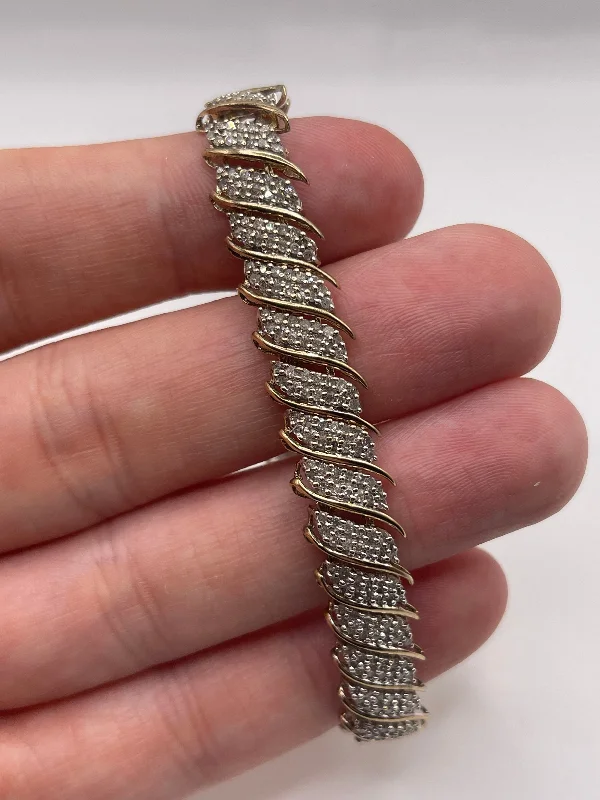 Women’s link bracelet-9ct gold 2.75ct diamond bracelet